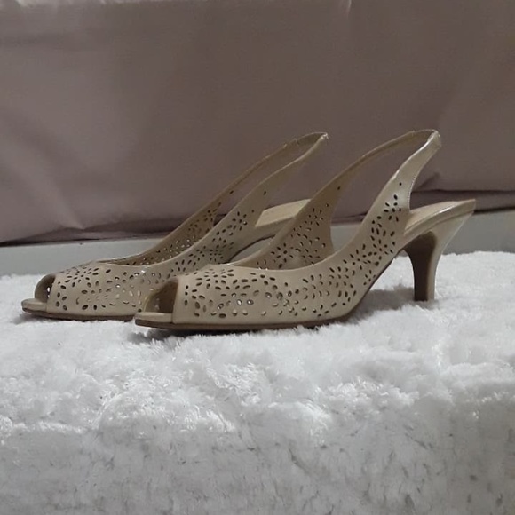 East 5th Beige Kitten Heels Open Toe Shoes 7.5 M - Picture 2 of 6